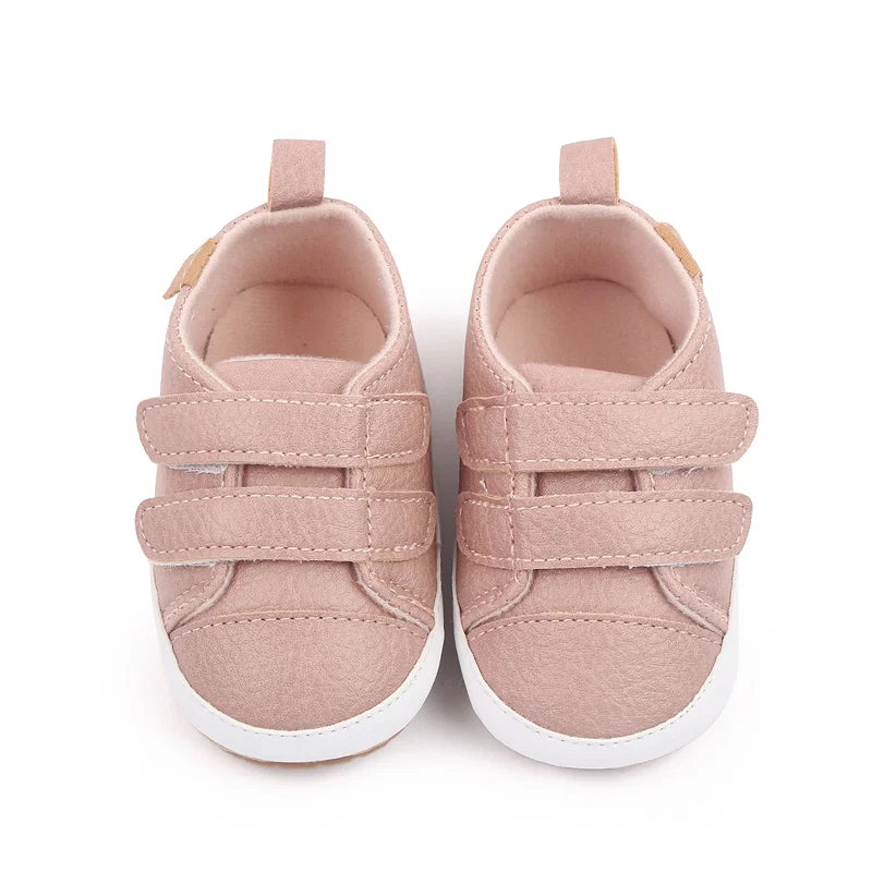 Zapatillas informales para bebé, primavera y otoño, suela suave de PU y TPR, antideslizantes, de alta calidad, superventas, 2023, nueva moda para niños pequeños de 0 a 12 meses.