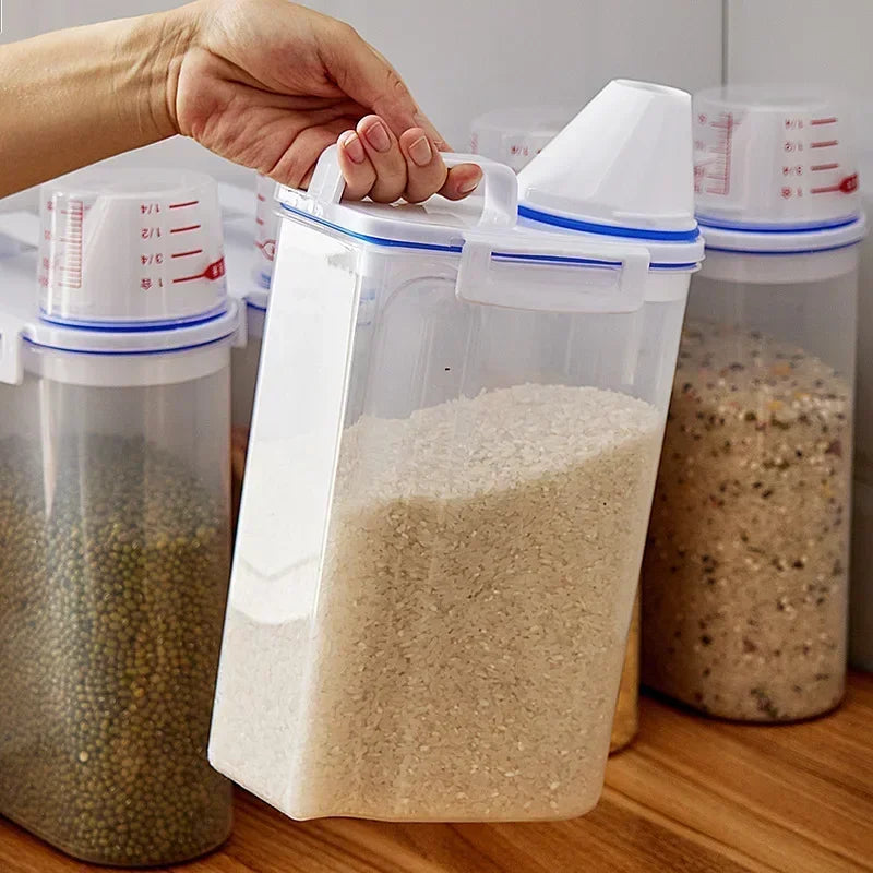 1Pc Sealed Cereal Insect-Proof Rice Bucket with Measuring Cup Transparent Rotary Food Moistureproof Tank Kitchen Storage Box 2KG