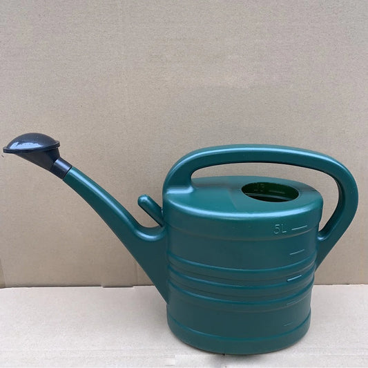 Regadera de plástico de 5 l, ideal para jardín, interior y exterior, ligera, ideal para jardinería familiar.