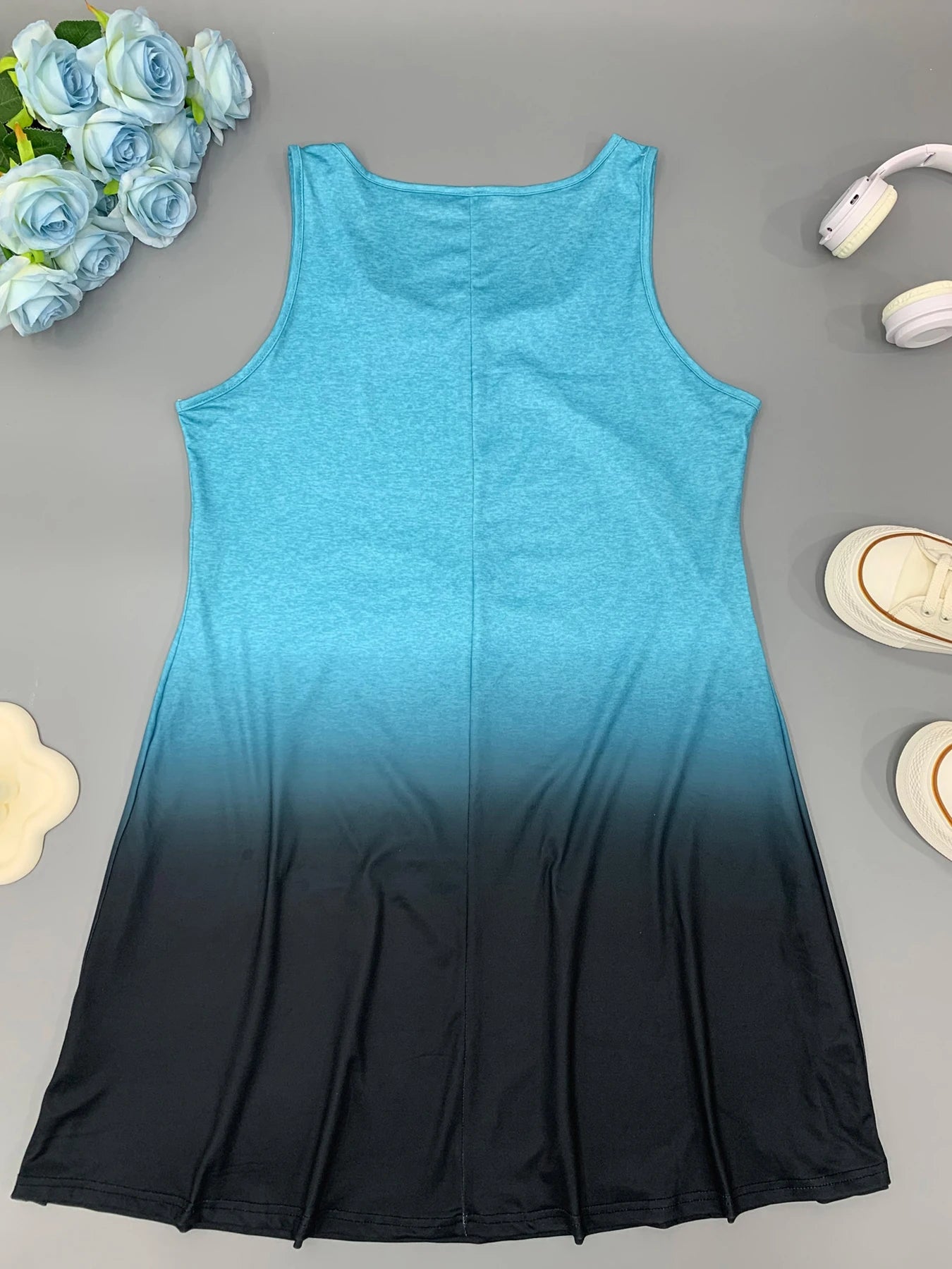 Vestido informal de talla grande con cuello redondo y degradado para mujer, ideal para salidas de verano. 