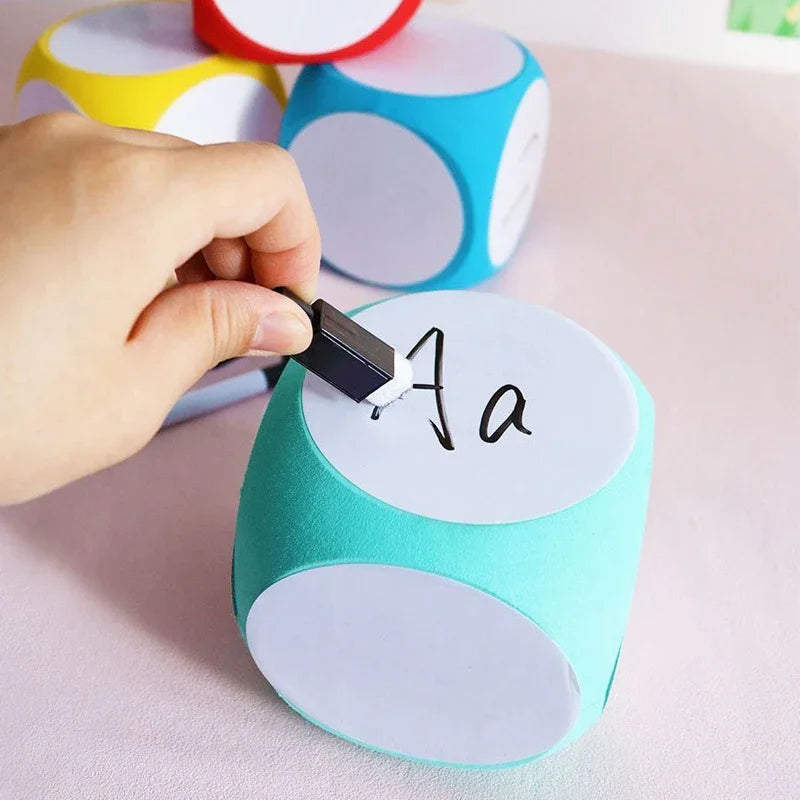 A VA dice EVA erasable dice randomly presented two whiteboard pens random color, suitable for parents to children's teaching, bu