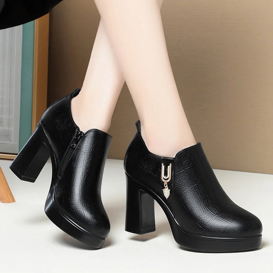Zapatos de plataforma cómodos de piel suave y antideslizantes con boca profunda para mujer, primavera 2024, tacones altos negros de bloque para oficina y madre.