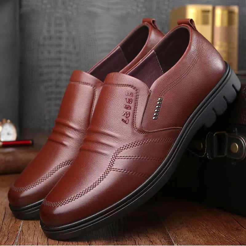 Men's leather shoes, new black, soft bottom, anti-slip, breathable shoes, men's business dress casual, luxury light flat