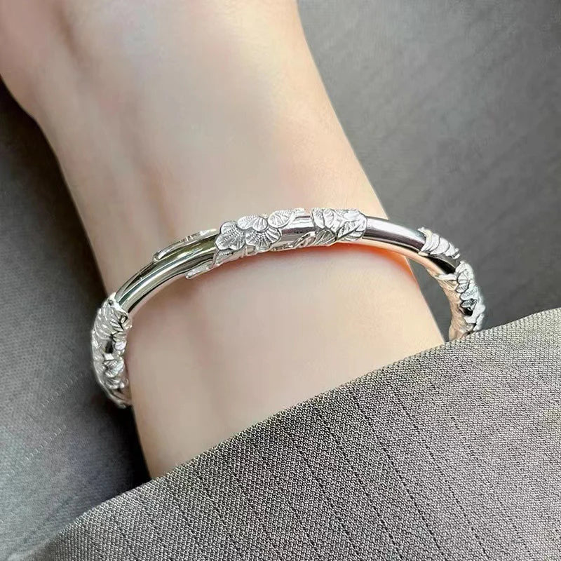Pulsera de plata con flores para mujer, ajustable, delicada y abierta, color liso. 