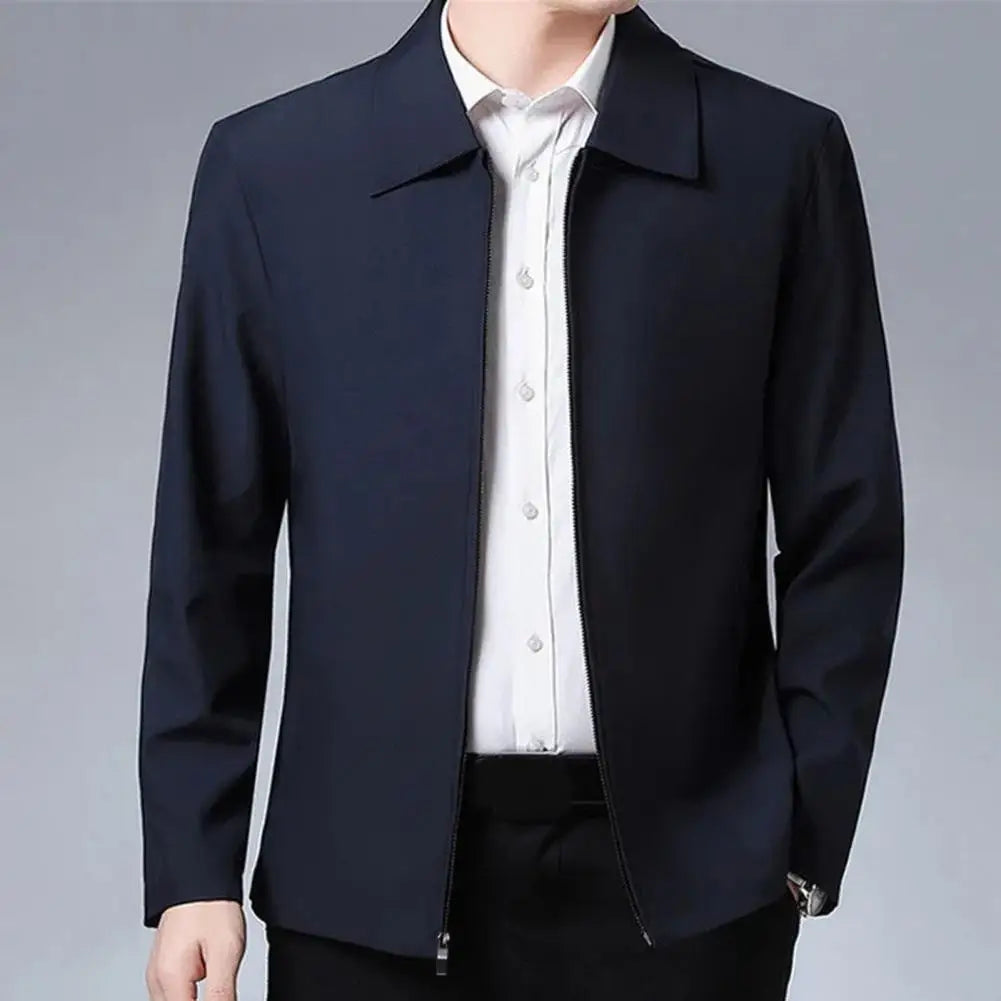 Chaqueta elegante para hombre de mediana edad con solapa y bolsillos con cierre de cremallera para negocios formales o ropa informal en primavera y otoño.