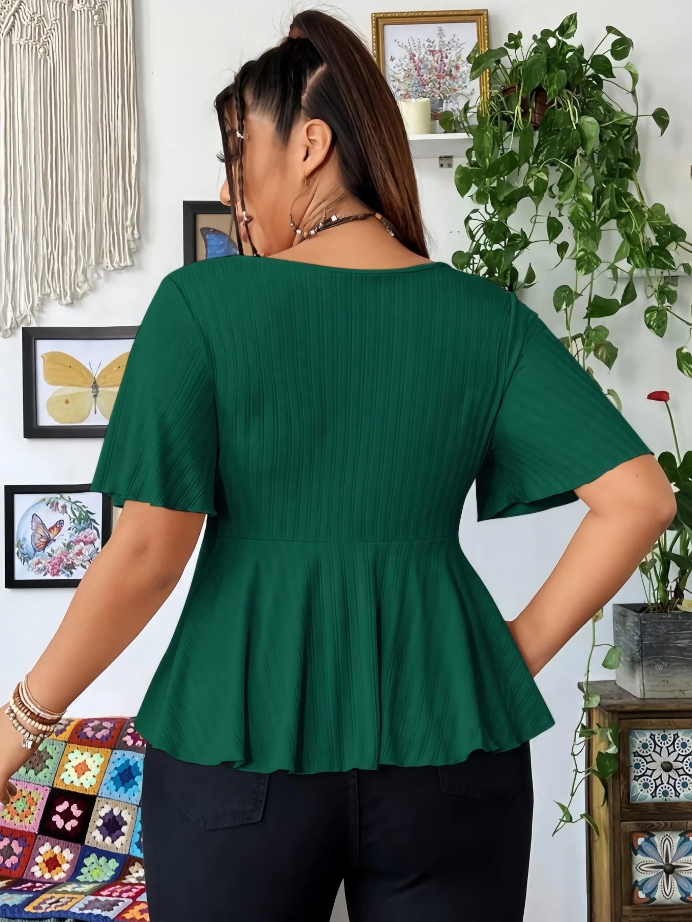 New style women's fashion deep V-neck versatile solid color short-sleeved women's top.