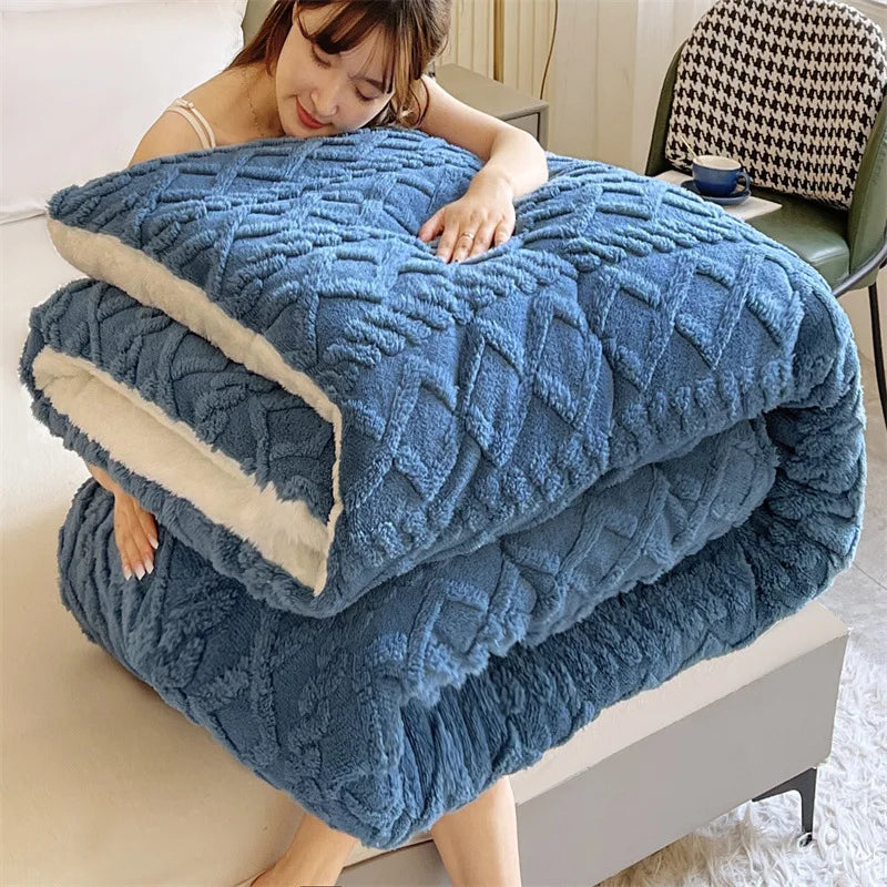 Blanket  Heavyweight Winter Comforter Ultra-Soft Plush Thickened Quilt Beige-Friendly Bedding Warmth Machine-Washable Luxury