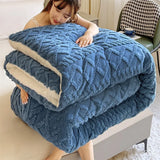 Blanket  Heavyweight Winter Comforter Ultra-Soft Plush Thickened Quilt Beige-Friendly Bedding Warmth Machine-Washable Luxury