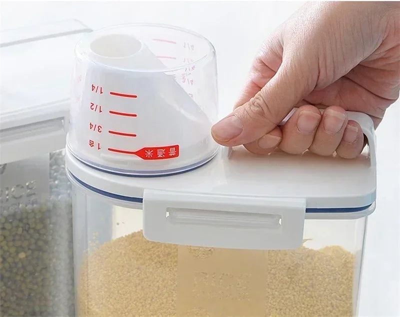 1Pc Sealed Cereal Insect-Proof Rice Bucket with Measuring Cup Transparent Rotary Food Moistureproof Tank Kitchen Storage Box 2KG