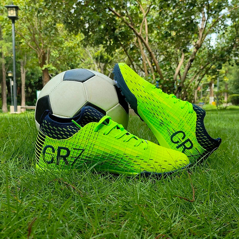 Nuevas botas de fútbol para hombre, de césped artificial, para interior, con clavos largos y tobillo alto, botas de fútbol para campo, botas de entrenamiento ultraligeras para fútbol sala.