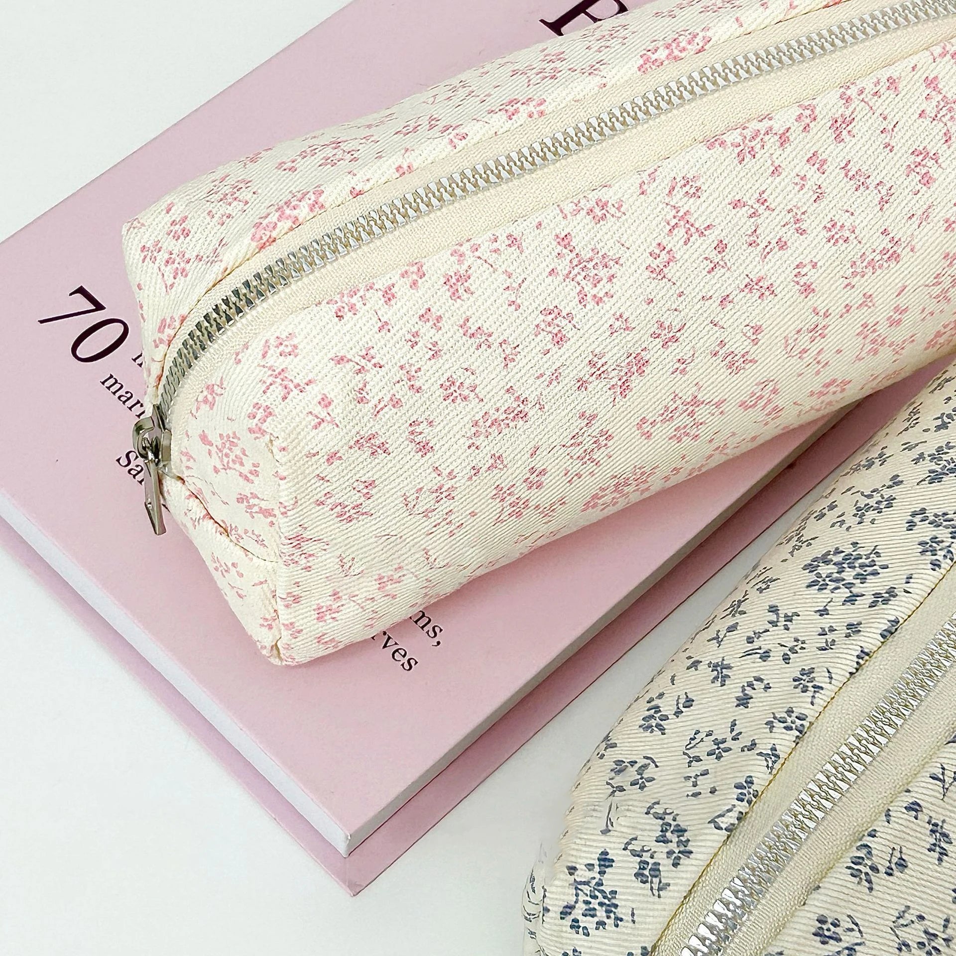 18*7*8cm Makeup Bag High-Quality Canvas Portable Storage Bag Stylish Pen Bag For Artists Portable Travel Accessories