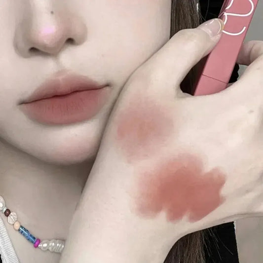 TX010 Labial mate de tubo fino, resistente al agua y al sudor, no se desvanece ni se desmaquilla, se puede usar tanto en labios como en mejillas.