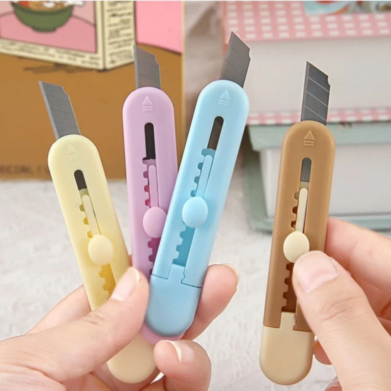 Mini navaja de bolsillo Kawaii con diseño de caramelo, color arte, multiusos, caja exprés, cortador de papel, herramienta para manualidades, material de papelería para oficina y escuela.