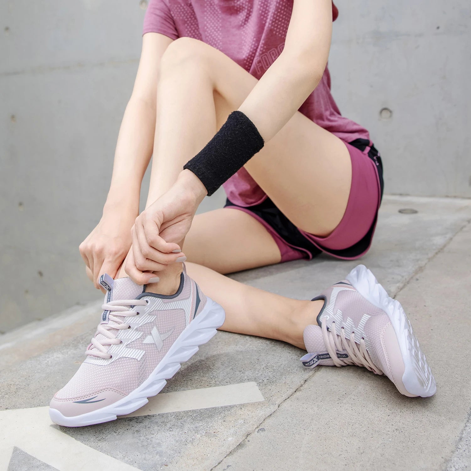 Xtep Women's Running Shoes Wear-resistant Casual Sports Shoes For Women Winter Tennis Female Sneakers White 879318110073