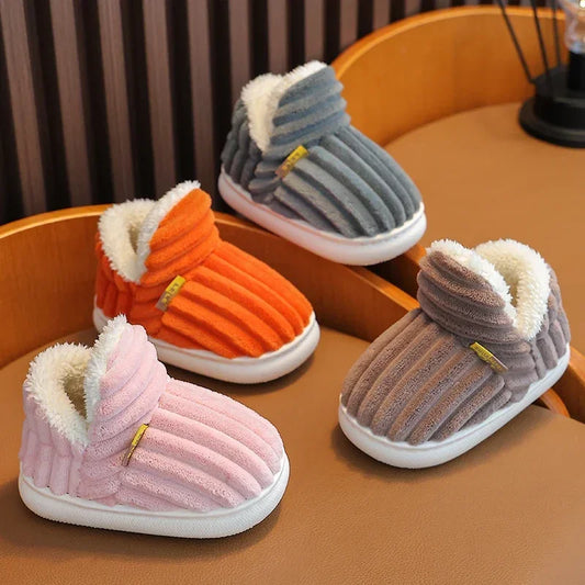 Nuevas pantuflas de felpa de rayas concisas de invierno para niños, suela suave antideslizante, para niños y niñas, con tacón envolvente, cálidas y altas, de algodón para el hogar