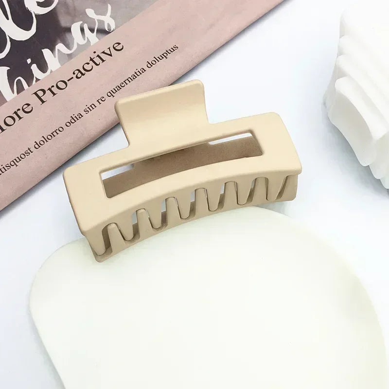 1Pc Ladies Retro Temperament Simple Fashion Frosted Geometric Rectangular Cutout Plastic Hair Accessories Updo Shark Hair Grab