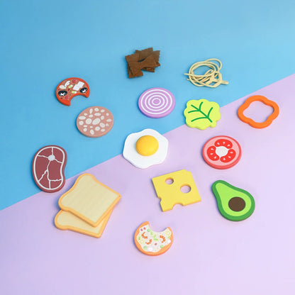 Juego de cocina de madera Montessori con platos y accesorios, ideal como regalo para niños pequeños a partir de 3 años.