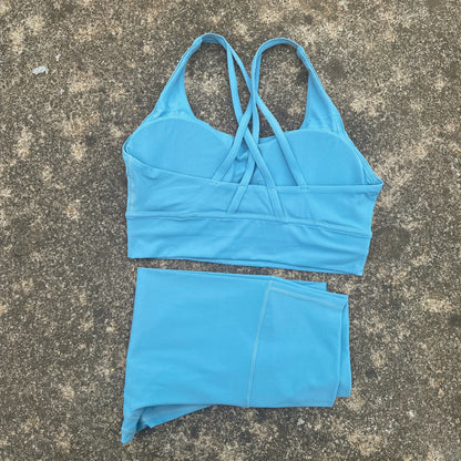 Conjunto de fitness para gimnasio de color sólido, sujetador deportivo cruzado suave y ajustado, 2 piezas de compresión, leggings de yoga de cintura alta, traje de entrenamiento integral para correr