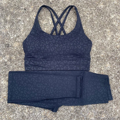 Conjunto de fitness para gimnasio de color sólido, sujetador deportivo cruzado suave y ajustado, 2 piezas de compresión, leggings de yoga de cintura alta, traje de entrenamiento integral para correr