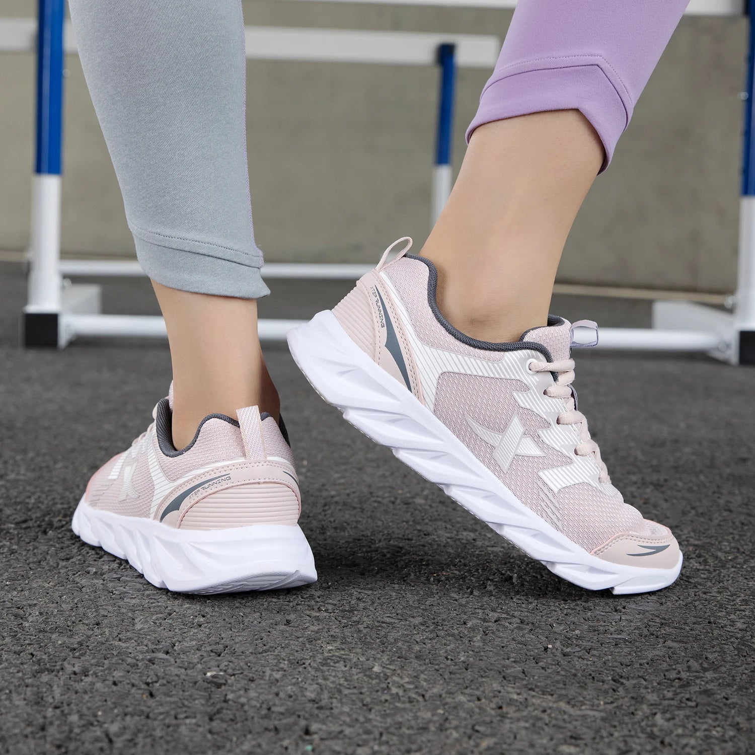 Xtep Women's Running Shoes Wear-resistant Casual Sports Shoes For Women Winter Tennis Female Sneakers White 879318110073