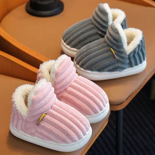 Nuevas pantuflas de felpa de rayas concisas de invierno para niños, suela suave antideslizante, para niños y niñas, con tacón envolvente, cálidas y altas, de algodón para el hogar