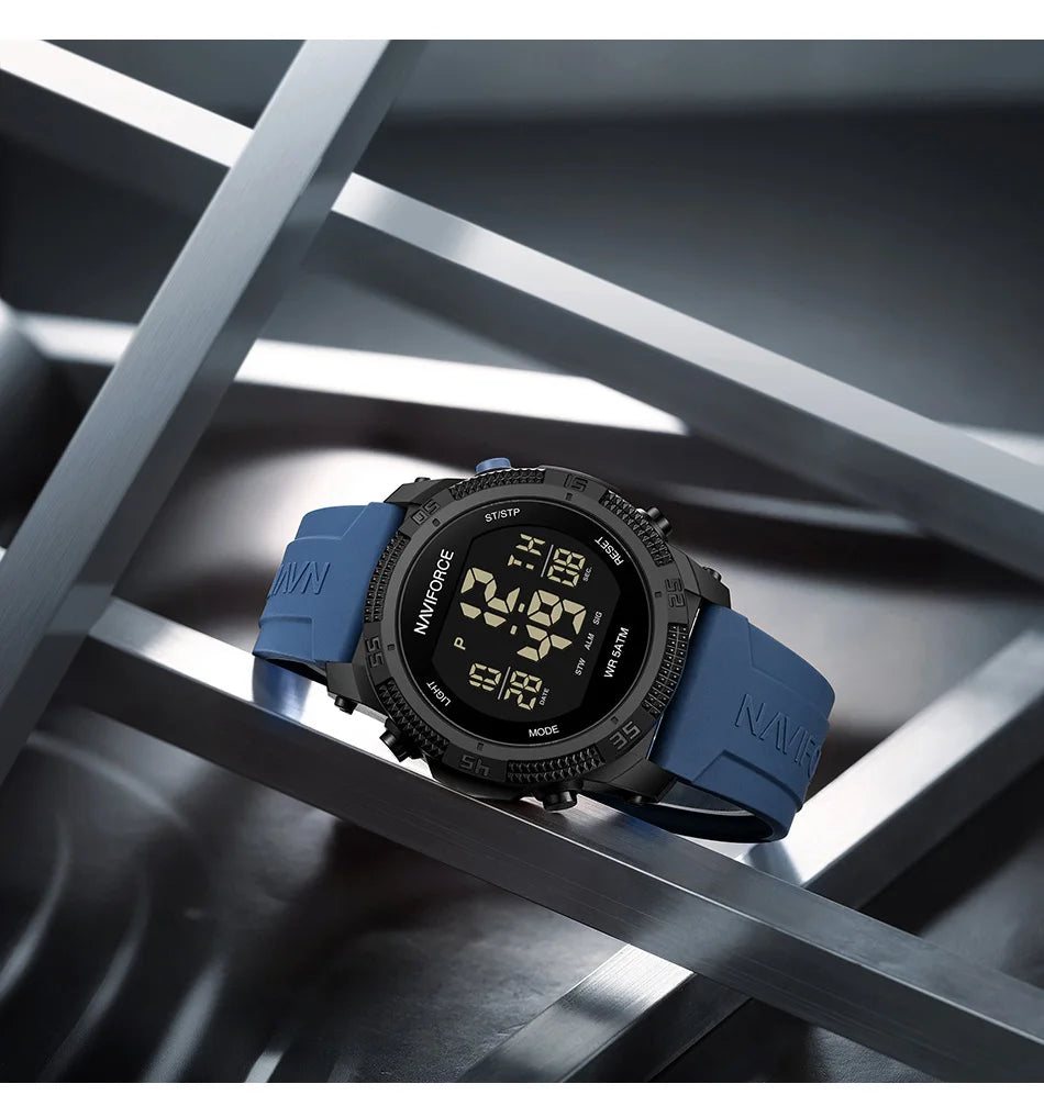 NAVIFORCE - Reloj de pulsera digital LCD para hombre, deportivo, resistente al agua hasta 50 m, con correa de silicona, informal, electrónico