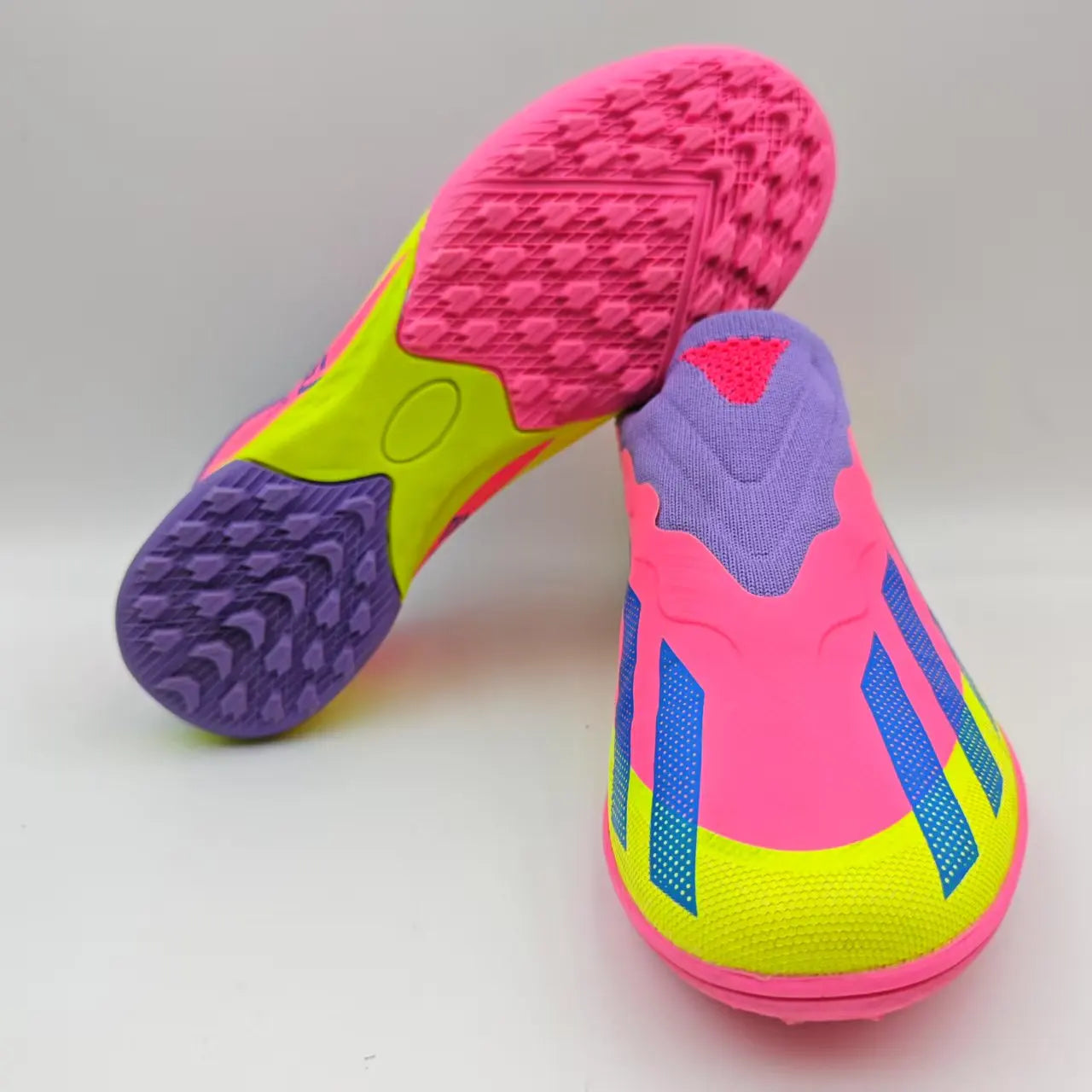 Ultralight Men Soccer Shoes Cleats Non Slip Football Field Boots Grass Sport Society Training Unisex Professional Women Sneaker