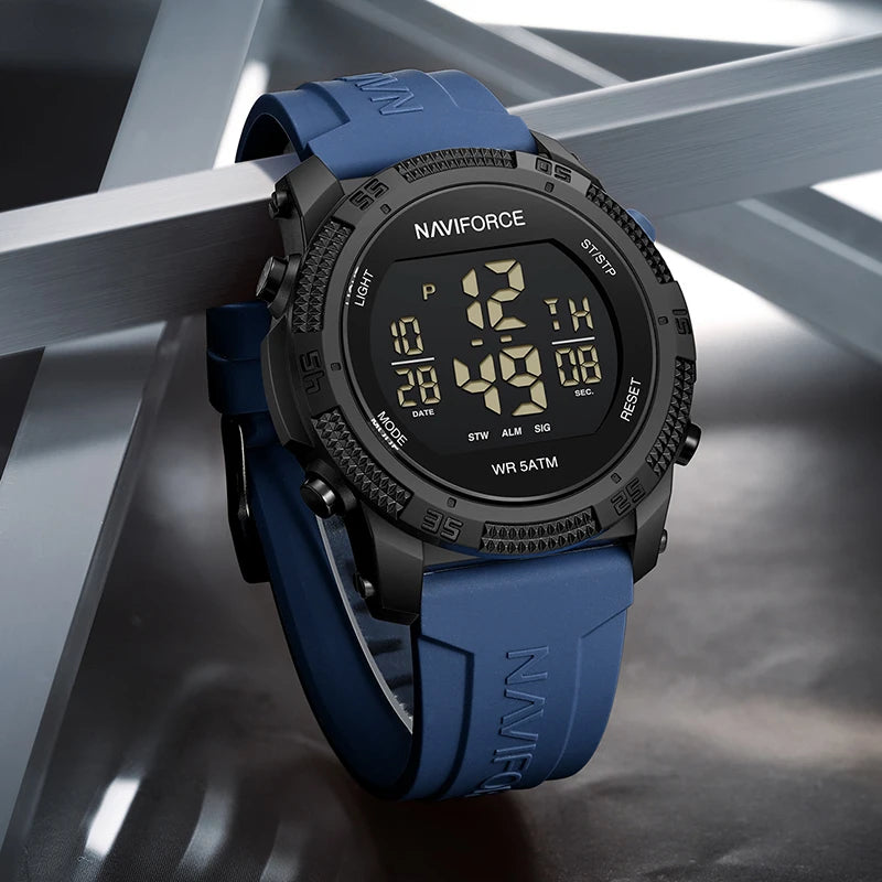 NAVIFORCE - Reloj de pulsera digital LCD para hombre, deportivo, resistente al agua hasta 50 m, con correa de silicona, informal, electrónico