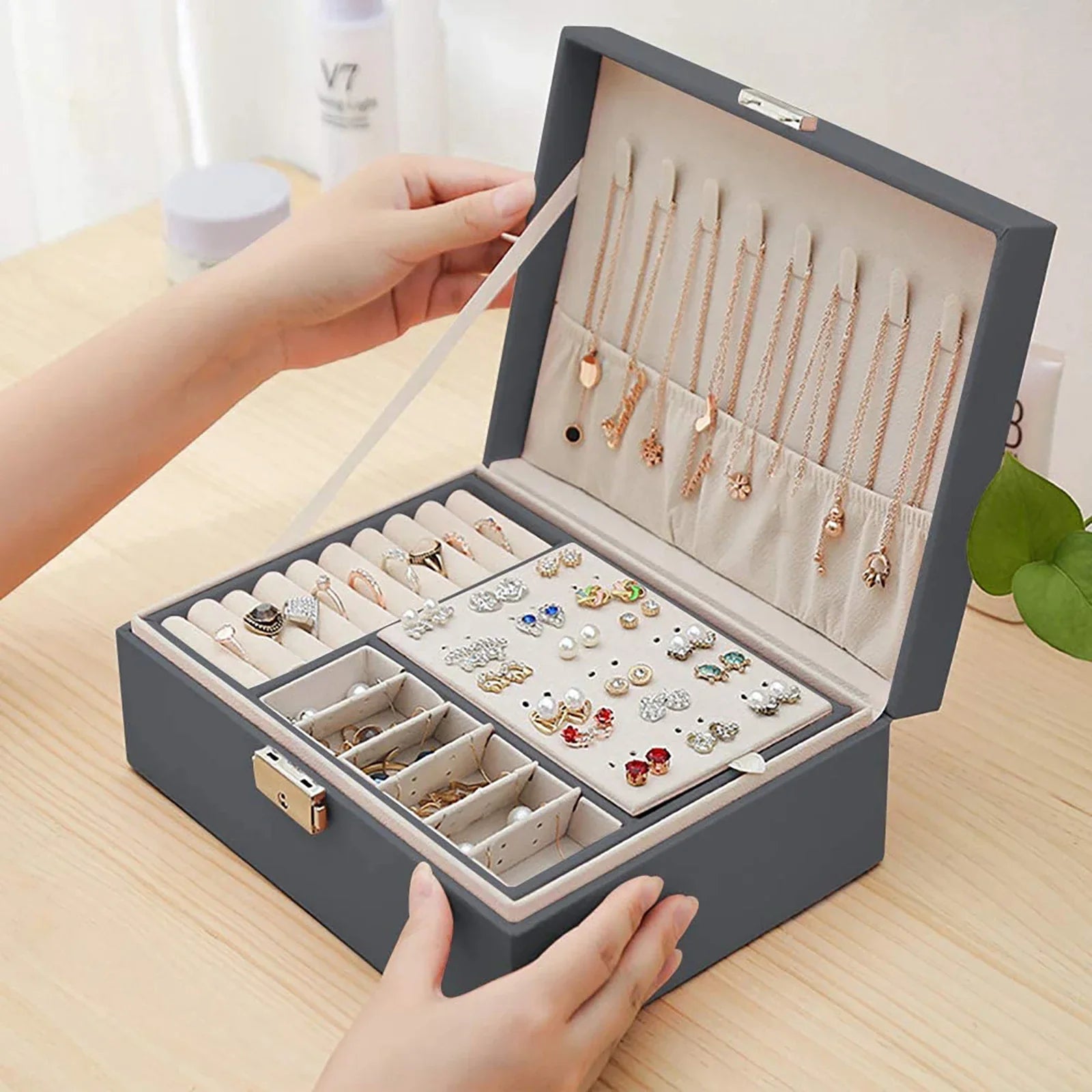 Portable Jewelry Box Jewelry Organizer Display Travel Jewelry Case Boxes Button Leather Storage Zipper Jewelers Display Holder
