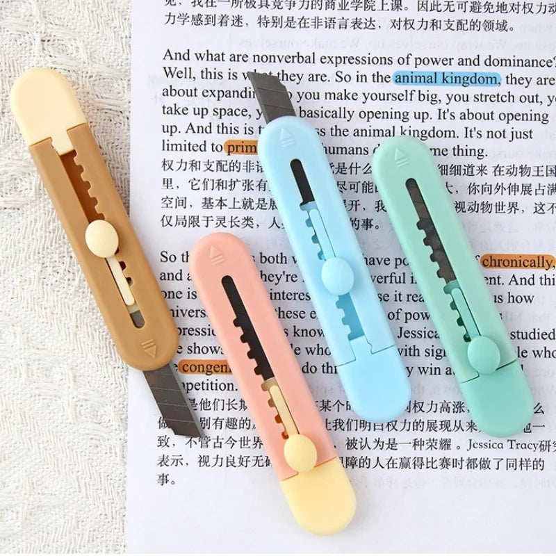 Mini navaja de bolsillo Kawaii con diseño de caramelo, color arte, multiusos, caja exprés, cortador de papel, herramienta para manualidades, material de papelería para oficina y escuela.