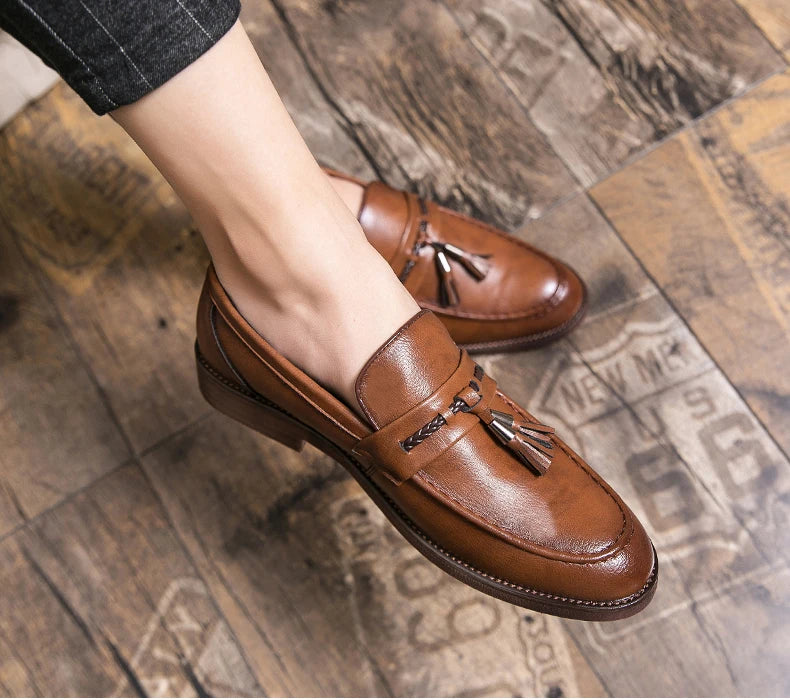 Pointed casual moccasins for men fringed slip-on men's shoes Beef soles bean boat shoes Fashion hair stylist fashion shoes