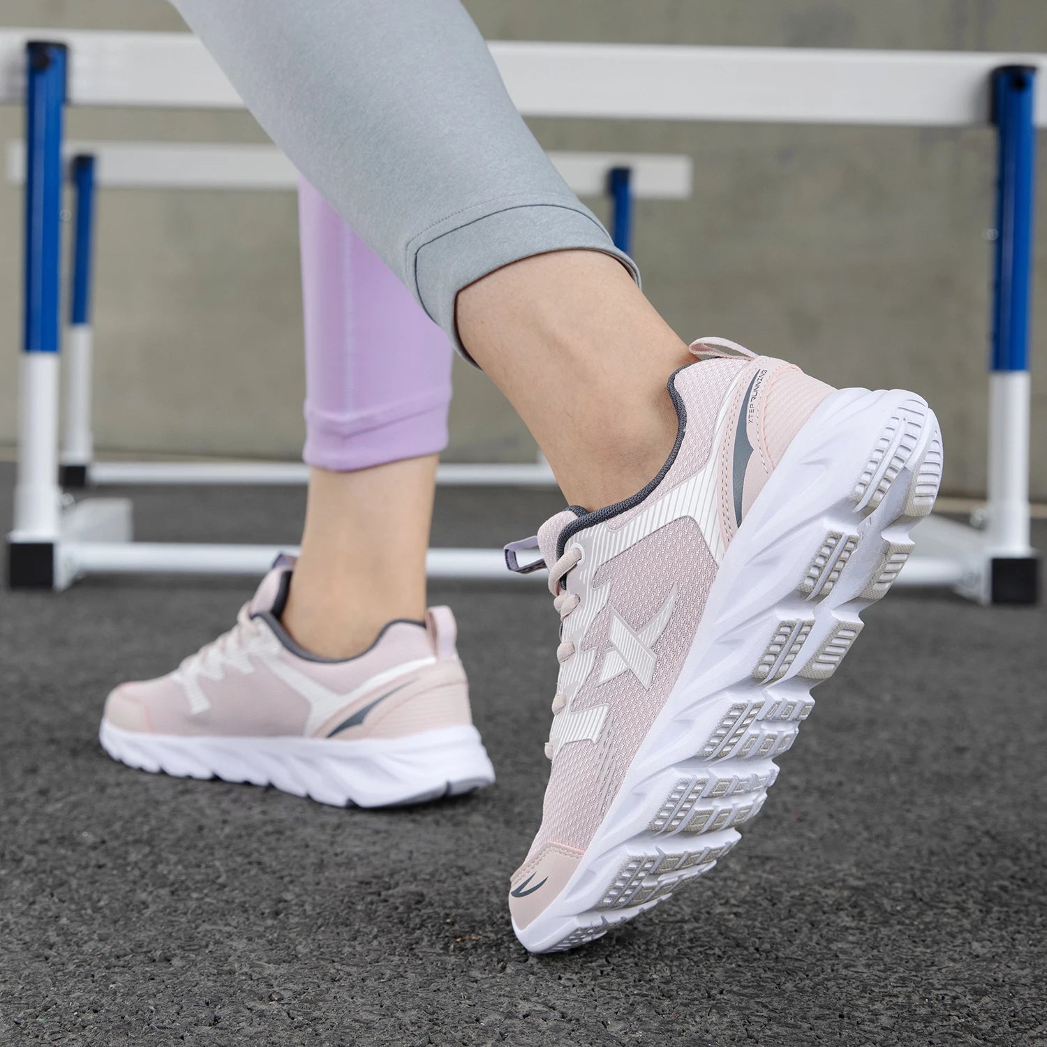 Xtep Women's Running Shoes Wear-resistant Casual Sports Shoes For Women Winter Tennis Female Sneakers White 879318110073