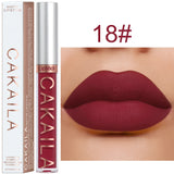 Lápiz labial mate de 18 colores, antiadherente, resistente al agua y con brillo labial.