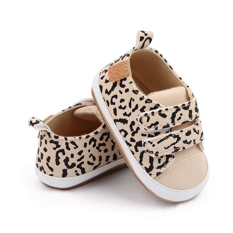 Zapatillas informales para bebé, primavera y otoño, suela suave de PU y TPR, antideslizantes, de alta calidad, superventas, 2023, nueva moda para niños pequeños de 0 a 12 meses.