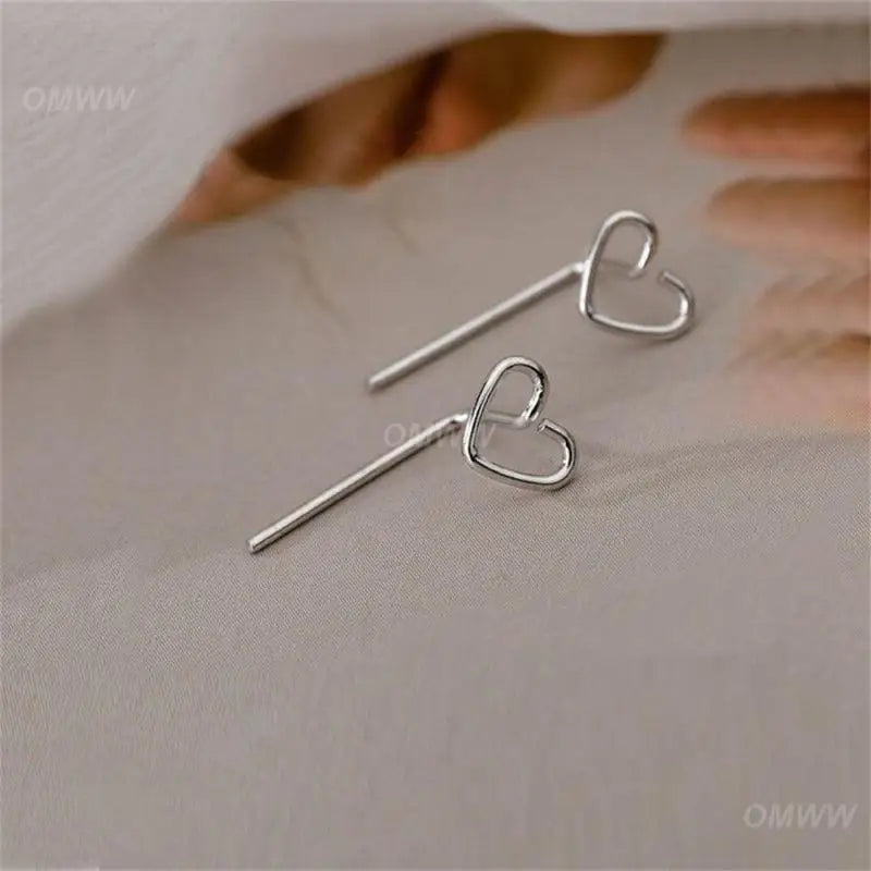 Simple and delicate geometric earrings, trendy colorful gemstone earrings, men's fashion trend, high-quality zirconia earrings