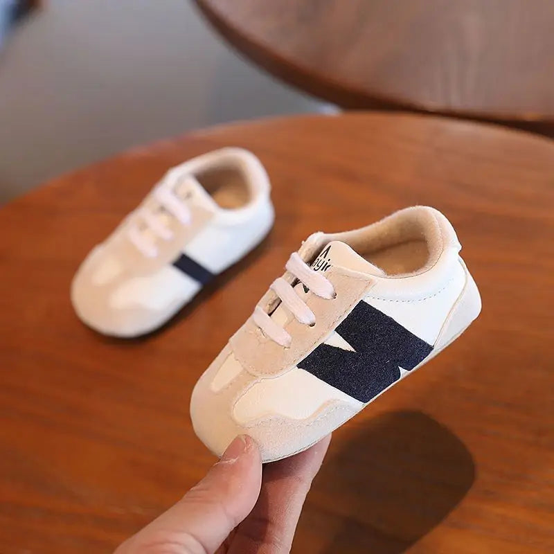 Zapatillas clásicas para bebés recién nacidos con letras entrelazadas, calzado informal antideslizante para caminar, para niños y niñas de 0 a 18 meses