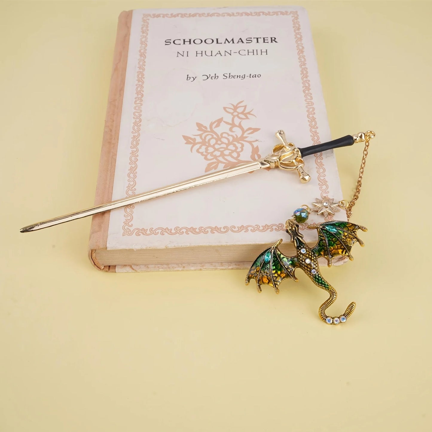 1pc Alloy Sword Dragon Bookmark, Birthday Gift for Book Lovers and Readers, Fantasy Bookworm Silver Gold Gold Pendant
