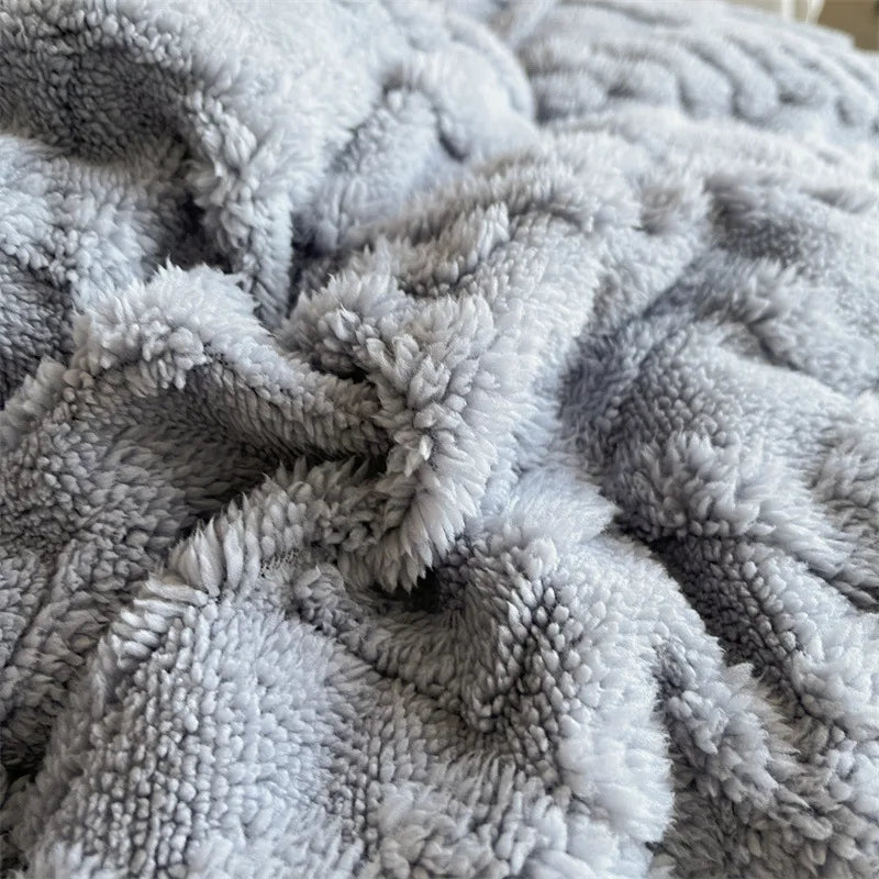 Blanket  Heavyweight Winter Comforter Ultra-Soft Plush Thickened Quilt Beige-Friendly Bedding Warmth Machine-Washable Luxury