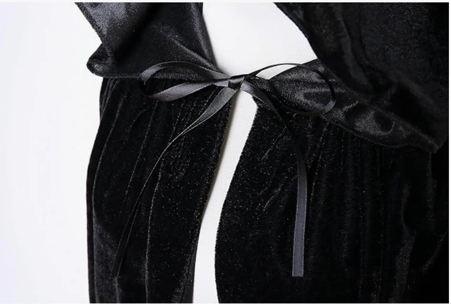 Capa de Veludo Unissex Estilo Ceifador com Capuz – Ideal para Halloween, Natal e Cosplay (Diabo, Bruxa, Mago ou Medieval)