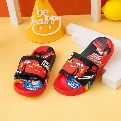 Nuevas sandalias de verano para niños, con dibujos de coches, suela suave, antideslizantes, para usar en todas las estaciones.