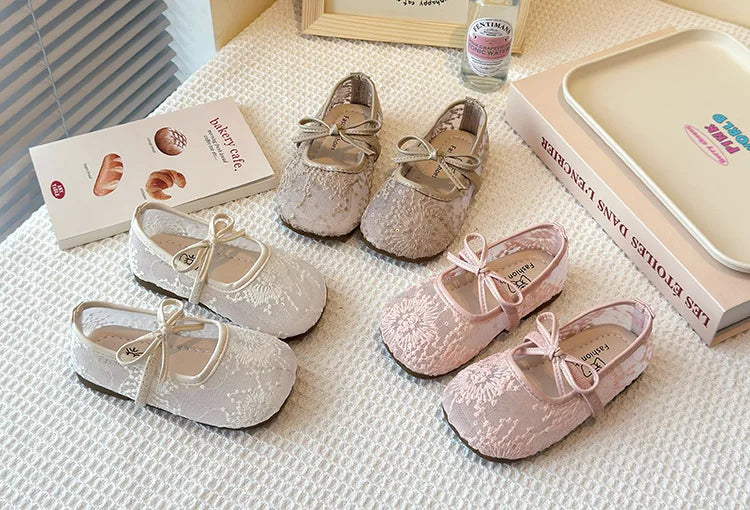 2026 Summer Kids Shoes Girls Sandals Lace Floral Princess Shoes Children Soft Sole Flat Party Dress Breathable Shoes