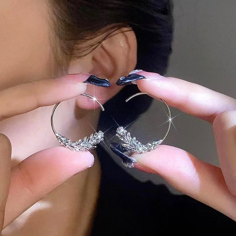 Blue Heart Shaped Zircon Long Tassel Gold Color Ear Wire for Women Elegant Exquisite Temperament Ladies Wedding Party Jewelry