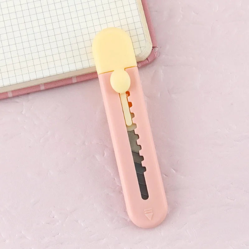Mini navaja de bolsillo Kawaii con diseño de caramelo, color arte, multiusos, caja exprés, cortador de papel, herramienta para manualidades, material de papelería para oficina y escuela.