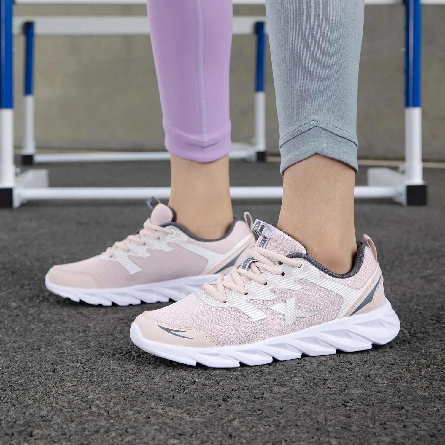 Xtep Women's Running Shoes Wear-resistant Casual Sports Shoes For Women Winter Tennis Female Sneakers White 879318110073