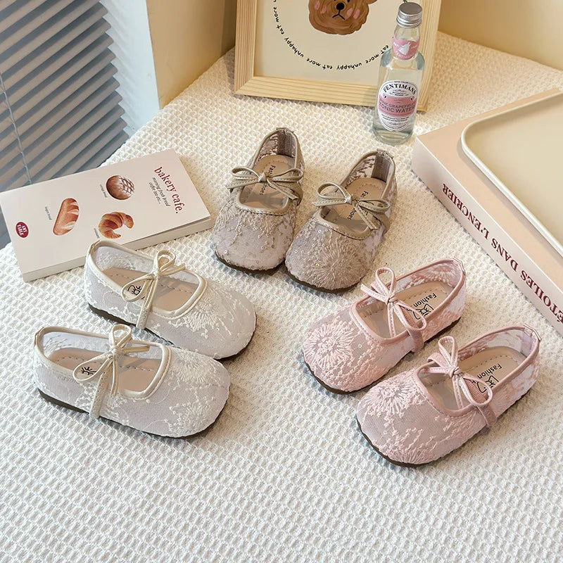 2026 Summer Kids Shoes Girls Sandals Lace Floral Princess Shoes Children Soft Sole Flat Party Dress Breathable Shoes