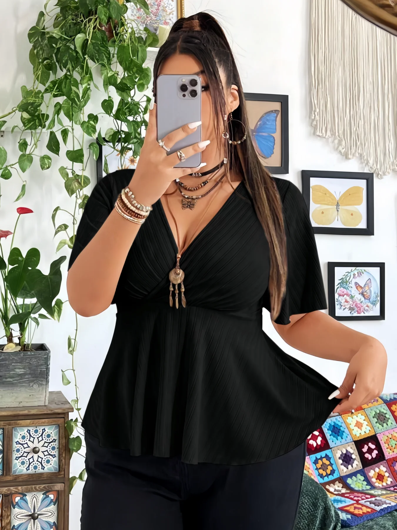 New style women's fashion deep V-neck versatile solid color short-sleeved women's top.