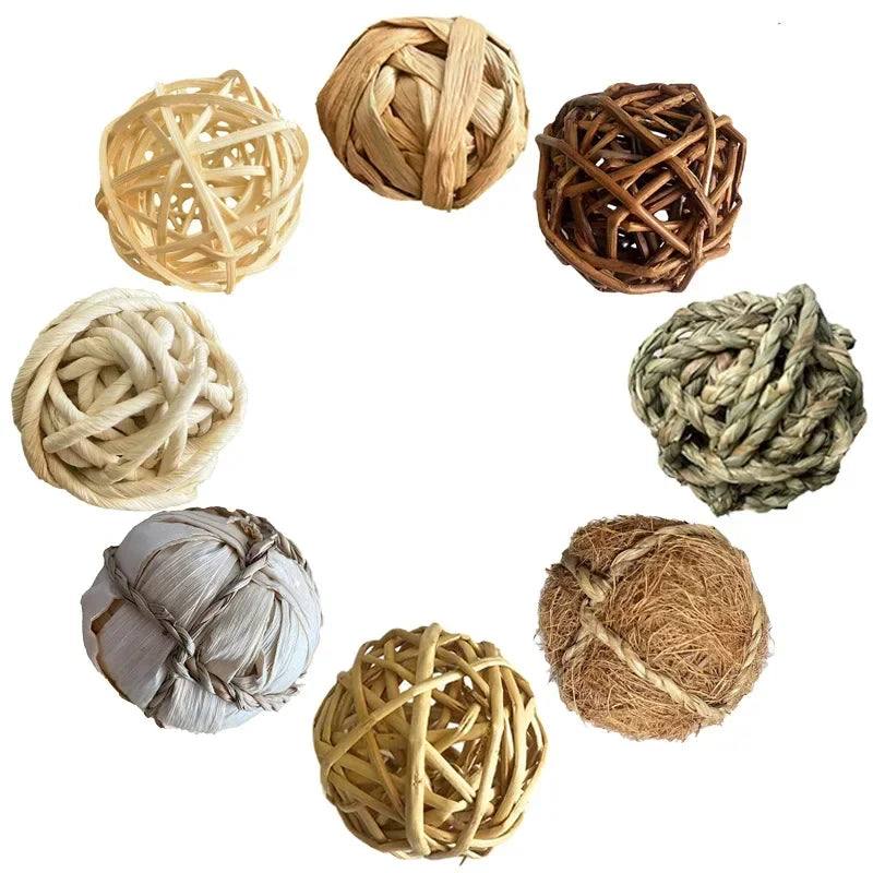 Natural Grass Chew Ball Toy for Guinea Pigs, Rabbits & Hamsters - Interactive Braided Small Animal Toys with Safe Edible Fibers