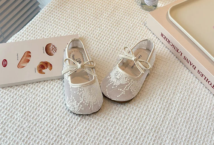 2026 Summer Kids Shoes Girls Sandals Lace Floral Princess Shoes Children Soft Sole Flat Party Dress Breathable Shoes