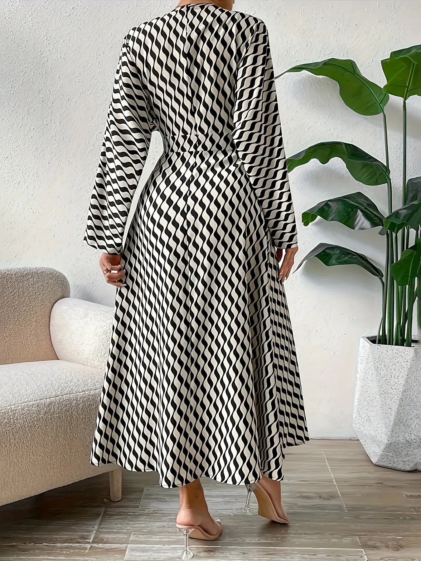 Vestido de talla grande elegante para otoño e invierno, estampado geométrico, cuello en V, manga larga, cintura, temperamento elegante, ropa para personal de oficina