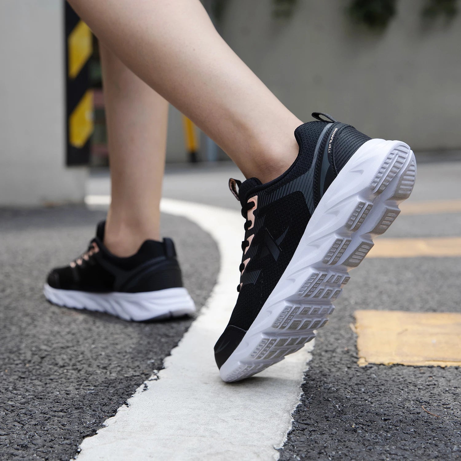 Xtep Women's Running Shoes Wear-resistant Casual Sports Shoes For Women Winter Tennis Female Sneakers White 879318110073